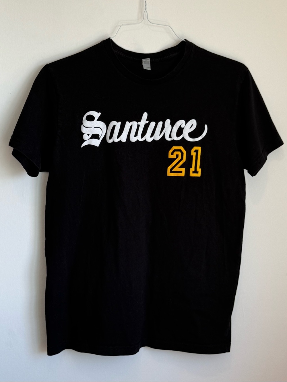 Roberto Clemente Fanatics Black Tee with White 'Santurce' Script and Gold '21'